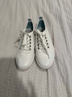Tommy Bahama Women's White Perforated Lace-Up Sneakers